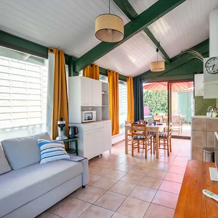 House With Small Garden And Shared Pool Сasa de vacaciones *