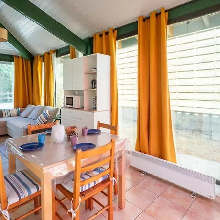 Сasa de vacaciones House With Small Garden And Shared Pool *