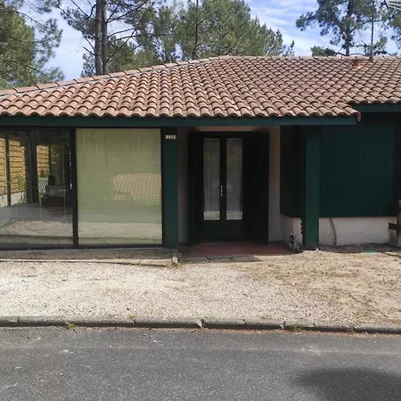 Сasa de vacaciones House With Small Garden And Shared Pool